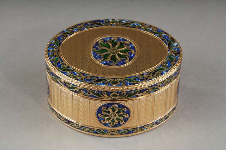 Gold and enamel oval snuffbox